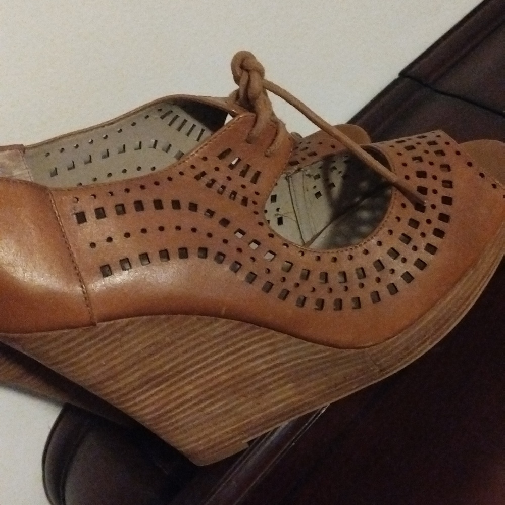 Hinge Peep Toe Tie Wedges